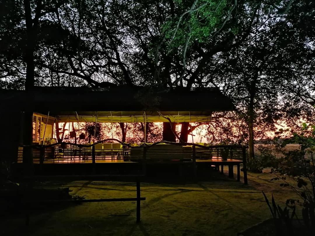 Askiesbos - Samochima Bush Camp Shakawe Exterior photo